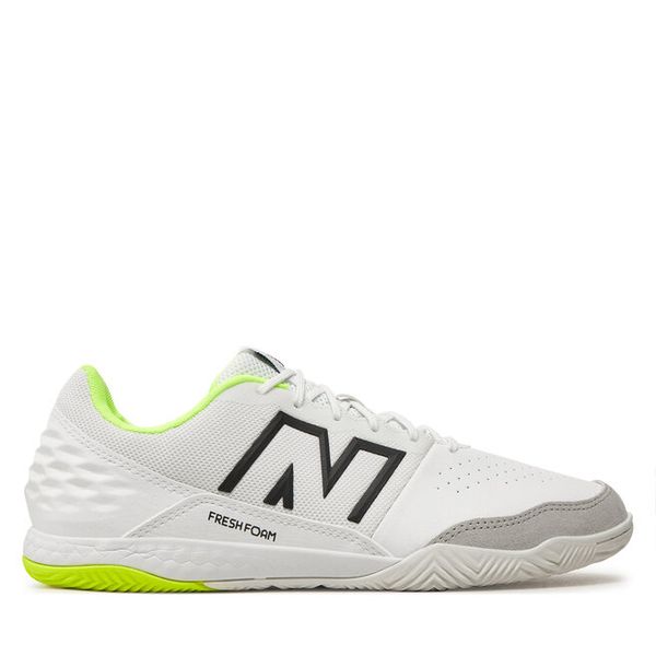 Buty do piłki nożnej New Balance. Białe buty sportowe męskie New Balance, bez zapięcia, do piłki nożnej. Za 259.99 zł.