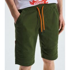 Szorty comfort z przeszyciami - Khaki. Szorty męskie marki Cropp. Za 89.99 zł.