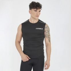 Koszulka treningowa męska BODY cechy czarna. Czarne koszulki sportowe męskie Legea, m, bez wzorów, z elastanu, bez kołnierzyka, bez ramiączek, na fitness i siłownię. Za 56.00 zł.