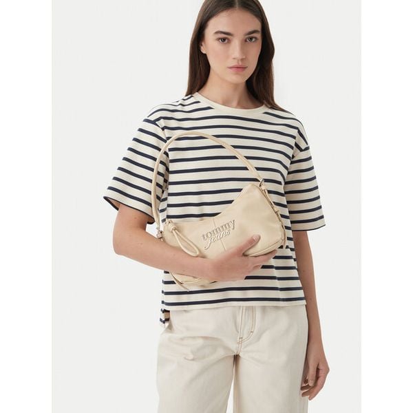 Torebka Tommy Jeans. Białe torebki do ręki damskie Tommy Jeans, bez wzorów, z jeansu, klasyczne, bez dodatków. Za 239.99 zł.