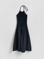 Sukienka midi z wiązaniem - granatowy. Niebieskie sukienki damskie Reserved, l, bez wzorów, z materiału, bez kołnierzyka, bez ramiączek, midi, rozkloszowane. Za 239.99 zł.