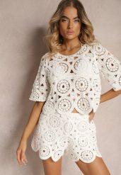 Biała Bawełniana Bluzka z Ażurowym Wzorem Dlinea. Białe bluzki damskie Renee, z aplikacjami, z bawełny, eleganckie, bez kołnierzyka, bez ramiączek. Za 89.99 zł.