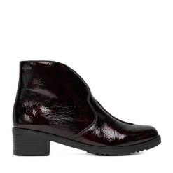 Botki Rieker. Czerwone botki damskie Rieker, bez obcasa, na słupku, bez zapięcia. Za 349.99 zł.