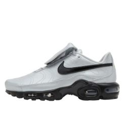 Buty do chodzenia dla dorosłych Air Max Plus Tiempo Wolf Grey Black. Szare obuwie sportowe damskie Nike, bez wzorów, trekkingowe, nike air max. Za 843.21 zł.
