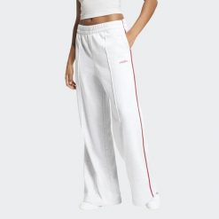 Spodnie damskie ADIDAS regular. Szare spodnie dresowe damskie Adidas, l, bez wzorów, z dresówki. Za 249.99 zł.