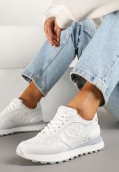 Białe Sneakersy z Koronkowymi Zdobieniami Dallriva. Białe obuwie sportowe damskie Renee, z aplikacjami, z jeansu. Za 89.99 zł.