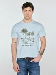 Koszulka męska z kontrastowym nadrukiem błękitna Omer 400. Niebieskie t-shirty męskie Big Star, l, bez wzorów, z bawełny, klasyczne, bez kołnierzyka. Za 79.99 zł.