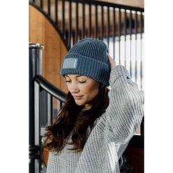 Czapka damska Kentucky Rubber. Niebieskie czapki i kapelusze damskie KENTUCKY HORSEWEAR, na zimę, bez wzorów, sportowe. Za 208.00 zł.