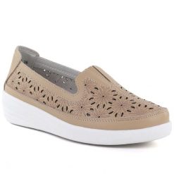 Skórzane półbuty damskie komfortowe ażurowe beżowe Evento 6849. Brązowe półbuty damskie eVento, w ażurowe wzory, ze skóry, bez obcasa, bez zapięcia. Za 129.99 zł.