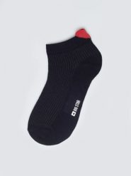 Stopki damskie z wiskozy z sercem czarne Lovelia 906. Czarne skarpety damskie Big Star, bez wzorów, z wiskozy. Za 19.99 zł.