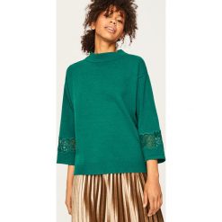 Sweter z koronkowymi panelami - Khaki. Brązowe swetry damskie Reserved, z koronki. Za 119.99 zł.