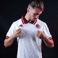 Zewnętrzny strój Wydad AC 2025/26. Białe koszulki sportowe męskie Kappa, bez wzorów, bez kołnierzyka, bez ramiączek, do piłki nożnej. Za 403.00 zł.