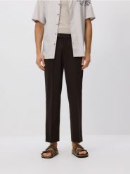 Spodnie slim z domieszką wełny - ciemnobrązowy. Brązowe spodnie materiałowe męskie Reserved, bez wzorów, z tkaniny. Za 159.99 zł.