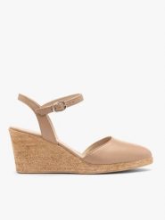 Beżowe czółenka na platformie. Brązowe czółenka damskie Ryłko, bez wzorów, ze skóry, z okrągłym noskiem, bez obcasa, na platformie, bez zapięcia. W wyprzedaży za 297.49 zł.