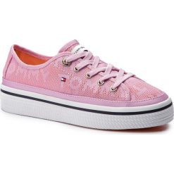 Tenisówki TOMMY HILFIGER - Jacquard Flatform Sneaker FW0FW04071 Pink Lavender 518. Czerwone półbuty damskie Tommy Hilfiger, bez wzorów, z gumy, bez obcasa, na płaskiej podeszwie, bez zapięcia. W wyprzedaży za 209.00 zł.