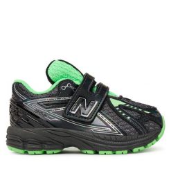 Sneakersy New Balance. Czarne trampki i tenisówki chłopięce New Balance, bez wzorów, bez zapięcia. Za 379.99 zł.