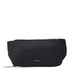 Saszetka nerka Calvin Klein. Czarne saszetki męskie Calvin Klein, młodzieżowe, małe. Za 179.99 zł.