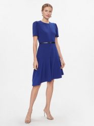 DKNY Sukienka codzienna DD3J1466 Granatowy Regular Fit. Niebieskie sukienki damskie DKNY, na co dzień, bez wzorów, z syntetyku, bez kołnierzyka, bez ramiączek, proste. Za 709.99 zł.