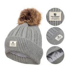 Ciepła czapka damska z futrzanym pomponem szara Peterson PTN HAT-09. Szare czapki i kapelusze damskie Peterson, na jesień, bez wzorów, z futra. Za 59.99 zł.