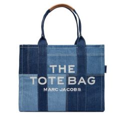 Torebka Marc Jacobs. Niebieskie torebki do ręki damskie Marc Jacobs, bez wzorów, z denimu, bez dodatków. Za 1,399.00 zł.
