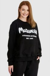 ALEXANDER MCQUEEN Czarna bluza damska z logo, Rozmiar 42. Czarne bluzy damskie alexander mcqueen, s, bez wzorów, prążkowane, bez kaptura. W wyprzedaży za 1,199.99 zł.
