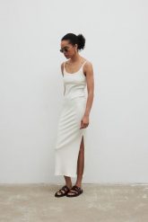 Sukienka na ramiączkach z prążkowanej dzianiny w kolorze ECRU - CARMEN MAXI-XS/S. Sukienki damskie Marsala, m, bez wzorów, z bawełny, bez kołnierzyka, bez ramiączek, maxi. W wyprzedaży za 174.93 zł.