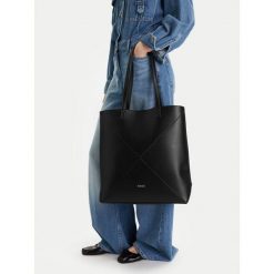 Torebka MEXX. Czarne torebki do ręki damskie Mexx, bez wzorów, bez dodatków. Za 199.99 zł.