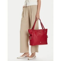 Torebka Beverly Hills Polo Club. Czerwone torebki do ręki damskie Beverly Hills Polo Club, bez wzorów, bez dodatków. Za 249.99 zł.