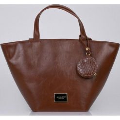 Estetino Torebka damska Monnari shopper z saszetką brązowa. Brązowe torebki shopper damskie Estetino, bez wzorów, bez dodatków. Za 111.39 zł.