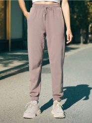 Spodnie dresowe jogger - beżowy. Brązowe spodnie dresowe damskie Sinsay, l, bez wzorów, z dresówki. Za 29.99 zł.