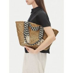 Torebka DeeZee. Brązowe torebki do ręki damskie DeeZee, bez wzorów, bez dodatków. Za 149.99 zł.