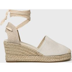 Answear - Espadryle Chicmuse. Białe espadryle damskie ANSWEAR, bez wzorów, z materiału, bez obcasa, na koturnie, bez zapięcia. W wyprzedaży za 99.90 zł.