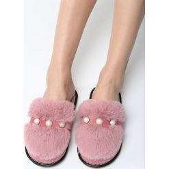 Różowe Kapcie Homebody. Czerwone kapcie damskie Born2be, z materiału. Za 39.99 zł.