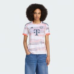 Koszulka FC Bayern 25/26 Away. Białe koszulki sportowe damskie Adidas, xs, bez wzorów, sportowe, bez kołnierzyka. Za 439.00 zł.