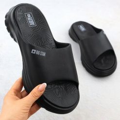 Kapki damskie sportowe na grubej podeszwie czarne Big Star RR274A577. Czarne klapki damskie Big Star, bez wzorów, z gumy, retro, bez obcasa. Za 71.99 zł.