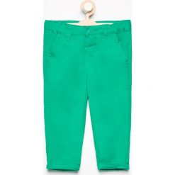 Spodnie chino - Zielony. Spodnie materiałowe dla chłopców Reserved. W wyprzedaży za 29.99 zł.