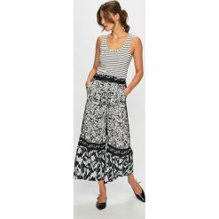 Desigual - Spodnie. Spodnie materiałowe damskie marki Desigual. Za 399.90 zł.
