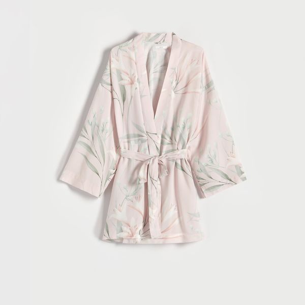 Wzorzysty szlafrok z wiskozy - pastelowy róż. Czerwone szlafroki damskie Reserved, l, bez wzorów, z wiskozy, bez ramiączek, bez kaptura. W wyprzedaży za 65.99 zł.