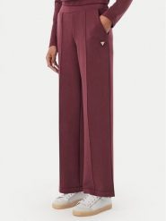 Guess Spodnie dresowe V6YB18 K4315 Bordowy Regular Fit. Czerwone spodnie dresowe damskie Guess, xxs, z aplikacjami, z dresówki. Za 394.99 zł.