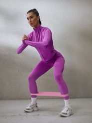 4F Bluza treningowa slim szybkoschnąca damska - różowa XL. Czerwone bluzy sportowe damskie 4f, xl, bez wzorów, ze skóry, bez kaptura, na fitness i siłownię. Za 199.99 zł.