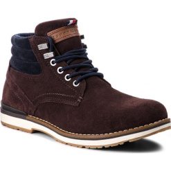 Trapery TOMMY HILFIGER - Outdoor Suede Boot FM0FM01748 Coffee Bean 212. Kozaki męskie marki Tommy Hilfiger. W wyprzedaży za 359.00 zł.
