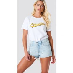 Glamorous T-shirt Paradise - White. Białe t-shirty damskie Glamorous, z nadrukiem, z okrągłym kołnierzem. Za 100.95 zł.