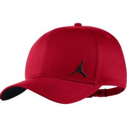 Jordan Classic99 Metal Jumpman Cap 899657-688. Czerwone czapki i kapelusze męskie Jordan, bez wzorów, z bawełny. W wyprzedaży za 109.99 zł.