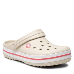 Klapki Crocs. Brązowe klapki damskie Crocs, bez wzorów, bez obcasa. Za 179.99 zł.