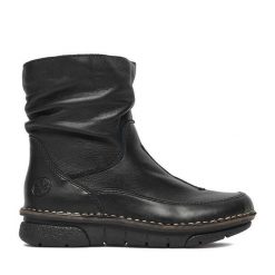 Botki Rieker. Czarne botki damskie Rieker, bez obcasa, na płaskiej podeszwie, bez zapięcia. Za 429.99 zł.