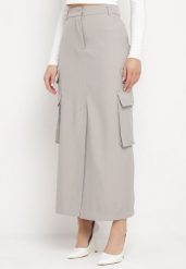 Szara Spódnica w Stylu Utility z Kieszeniami i Rozcięciem na Przodzie Temari. Szare spódnice damskie Born2be, l, bez wzorów, eleganckie, z podwyższonym stanem, maxi, koszulowe. Za 139.99 zł.