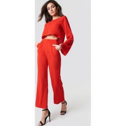 Hannalicious x NA-KD Spodnie garniturowe z wysokim stanem - Red. Spodnie materiałowe damskie marki Hannalicious x NA-KD. Za 161.95 zł.