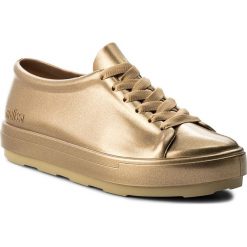Półbuty MELISSA - Be Shine Ad 32369 Gold 19701. Żółte półbuty damskie Melissa, bez wzorów, z tworzywa sztucznego, bez obcasa, na płaskiej podeszwie, bez zapięcia. W wyprzedaży za 249.00 zł.