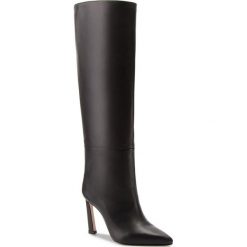 Kozaki STUART WEITZMAN - Aces XL17437 Black Nappa. Czarne kozaki damskie Stuart Weitzman, ze skóry, przed kolano, bez obcasa. W wyprzedaży za 2,069.00 zł.