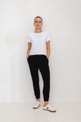 SPODNIE LENA CZARNE XS - Flawless. Czarne spodnie dresowe damskie Flawless, s, bez wzorów, z bawełny. Za 297.00 zł.